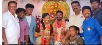 വിവാഹത്തിന് 'വിലകൂടിയ' സമ്മാനങ്ങൾ: ഗ്യാസ് സിലിണ്ടർ മുതൽ സവാള വരെ ലിസ്റ്റ്!
